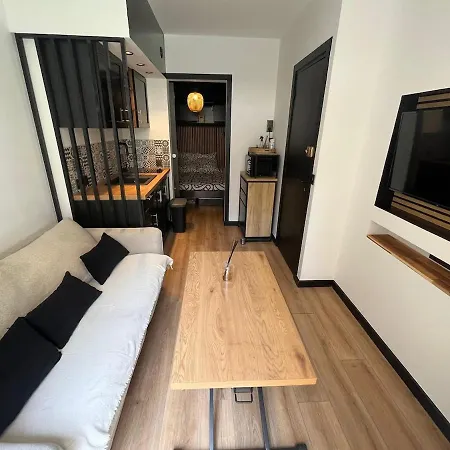 T2 Avec Terrasse 4p, Centre Apartament